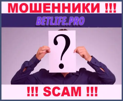 Во всемирной интернет сети нет ни единого упоминания о непосредственных руководителях мошенников BetLife Pro
